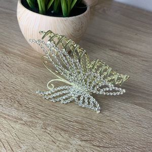 Beautiful gold rhinestone claw clip (never worn)